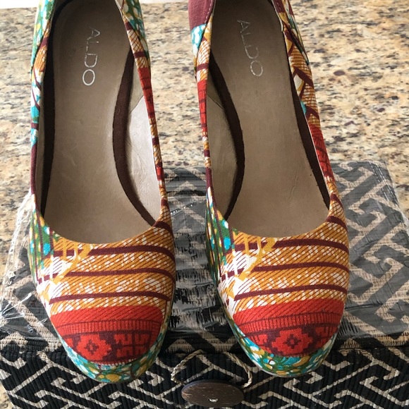 Aldo African Print Wedges - Picture 2 of 4